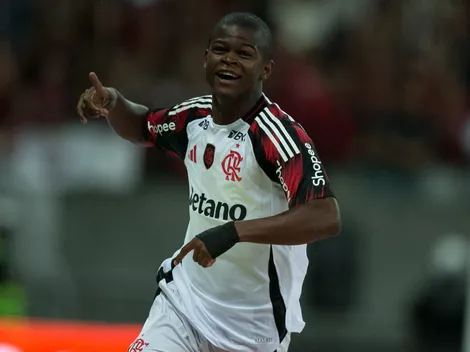 Douglas Telles abre o placar e empolga torcedores do Flamengo