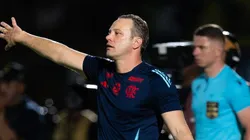 Bruno Pivetti, técnico do Flamengo em partida pelo campeonato brasileiro (Foto: Caique Coufal / Flamengo)