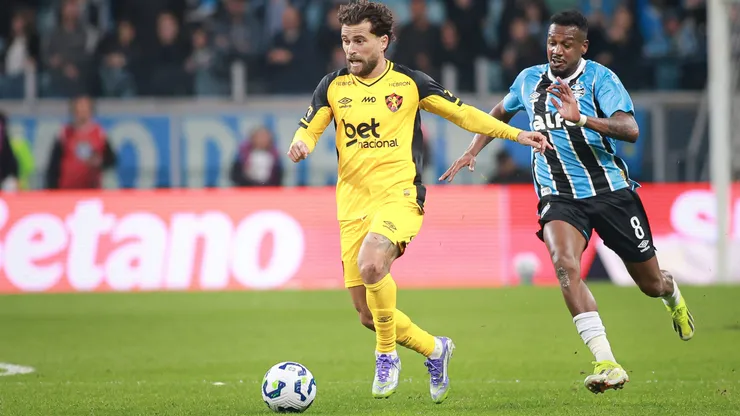 Lucas Lima, jogador do Sport durante partida contra o Grêmio no estadio Arena do Gremio pelo campeonato Brasileiro A 2025. Foto: Maxi Franzoi/AGIF