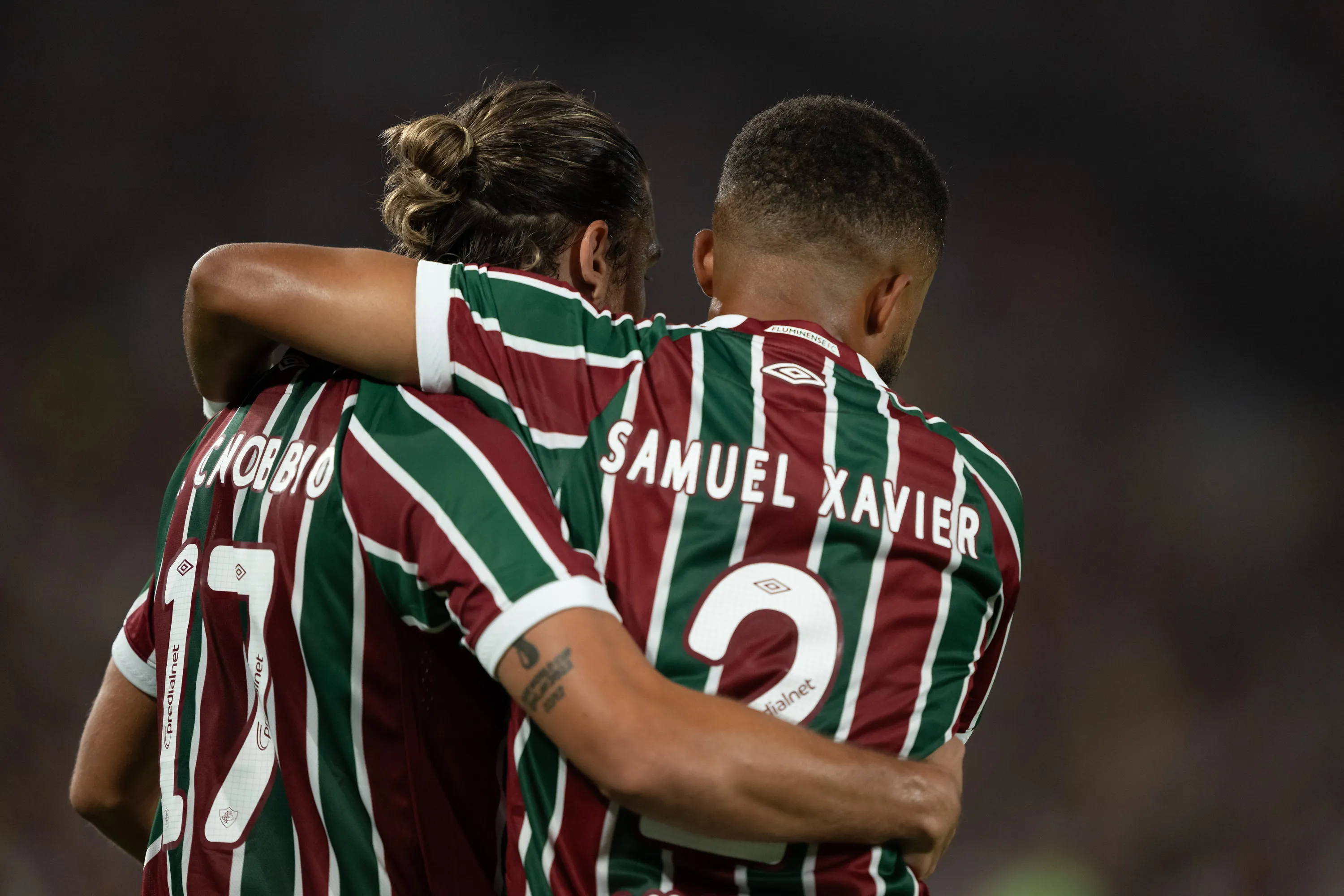 Canobbio jogador do Fluminense comemora seu gol com Samuel Xavier jogador da sua equipe durante partida contra o Sao Paulo no estadio Maracana pelo campeonato Brasileiro A 2025. Foto: Jorge Rodrigues/AGIF