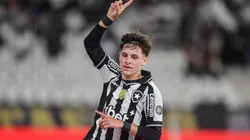 Montoro jogador do Botafogo comemora seu gol durante partida contra o Mirassol no estadio Engenhao pelo campeonato Brasileiro A 2025. Foto: Thiago Ribeiro/AGIF