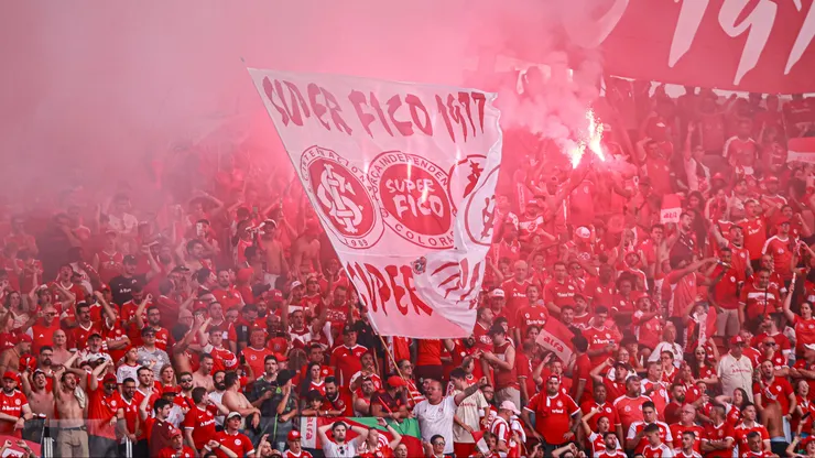 Torcida do Internacional durante partida contra Gremio no estadio Beira-Rio pelo campeonato Gaucho 2025. Foto: Maxi Franzoi/AGIF
