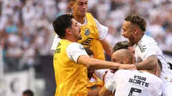 Thaciano jogador do Santos comemora seu gol durante partida contra o Cruzeiro. Foto: Mauricio De Souza/AGIF