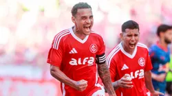 Alan Patrick celebra gol pelo Colorado