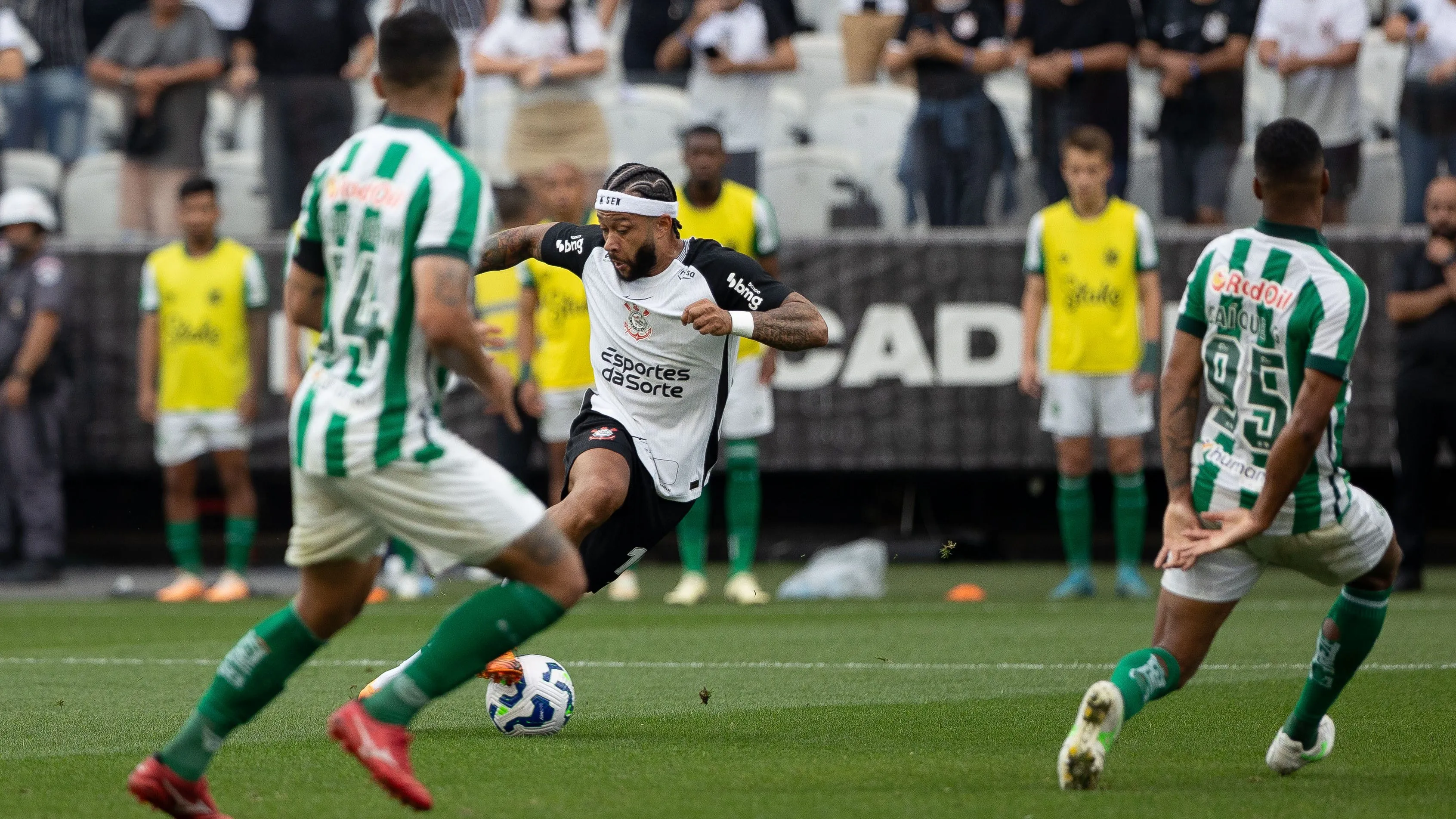 Memphis Depay jogador do Corinthians durante partida contra o Juventude no estadio Arena Corinthians pelo campeonato Brasileiro A 2025. Foto: Joisel Amaral/AGIF