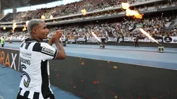 Cuiabano comemora com a torcida do Botafogo. Foto: Vitor Silva/Botafogo.