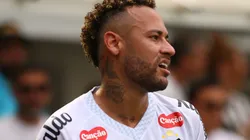 Neymar confessa que passou por problemas após sofrer graves críticas em derrota para o Flamengo.