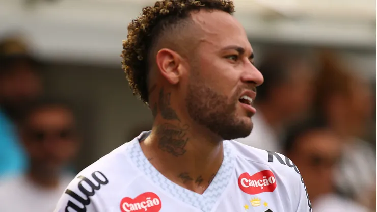 Neymar confessa que passou por problemas após sofrer graves críticas em derrota para o Flamengo.
