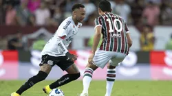 Ganso, jogador do Fluminense, disputa lance com Neymar jogador do Santos durante partida no estadio Maracana pelo campeonato Brasileiro A 2025. Foto: Jorge Rodrigues/AGIF