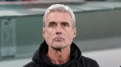 — Treinador Luís Castro com moletom do Botafogo quando ele treinava o clube carioca