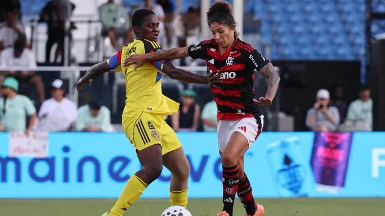 Cristiane em campo pela World Sevens Football