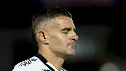 - Argentino Vegetti não vive boa fase no Vasco e virou reserva