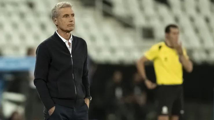 Luis Castro está livre no mercado e pode voltar ao Brasil