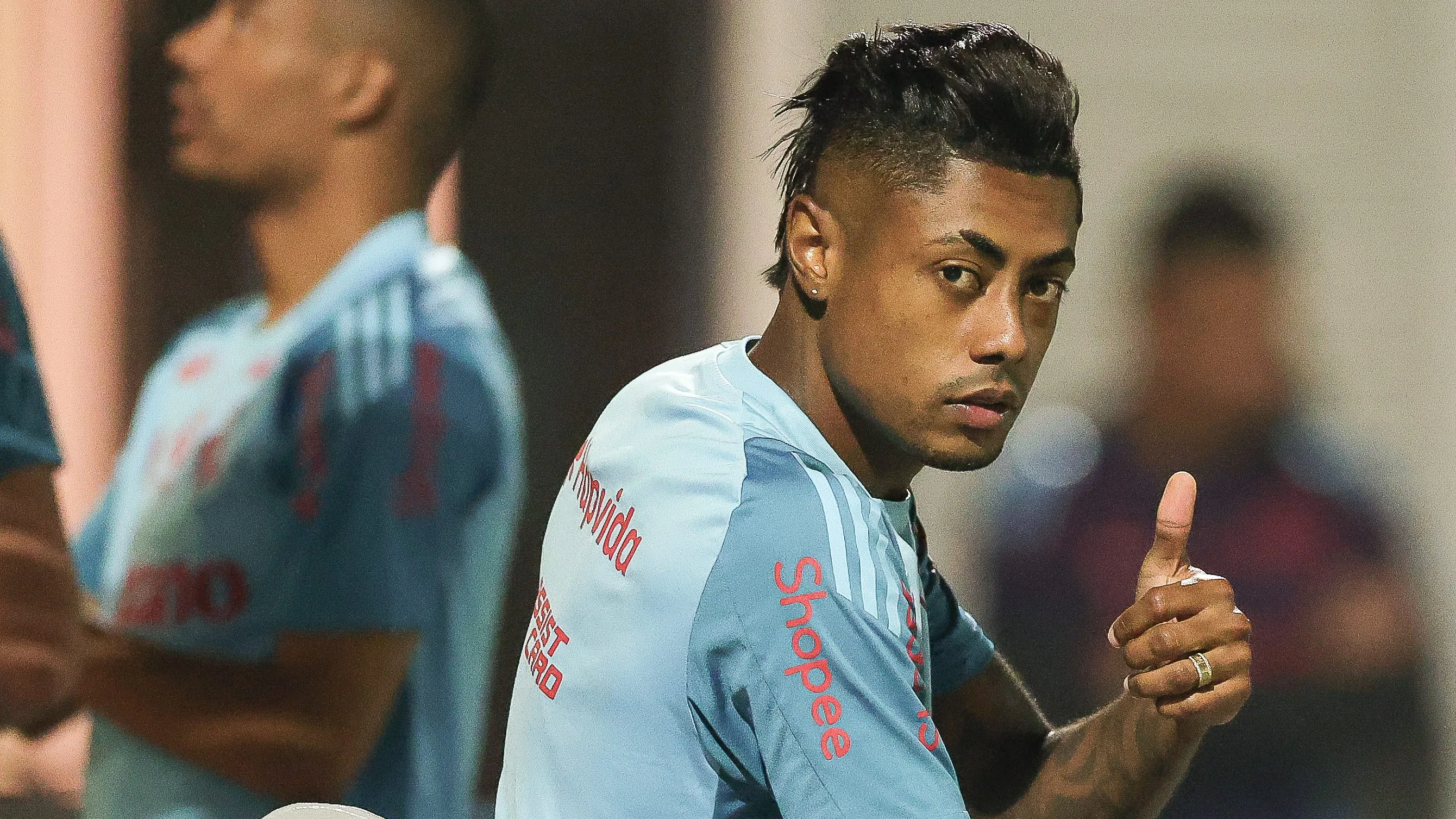 Brno Henrique durante treino no Catar. Foto: Gilvan de Souza e
Adriano Fontes/Flamengo