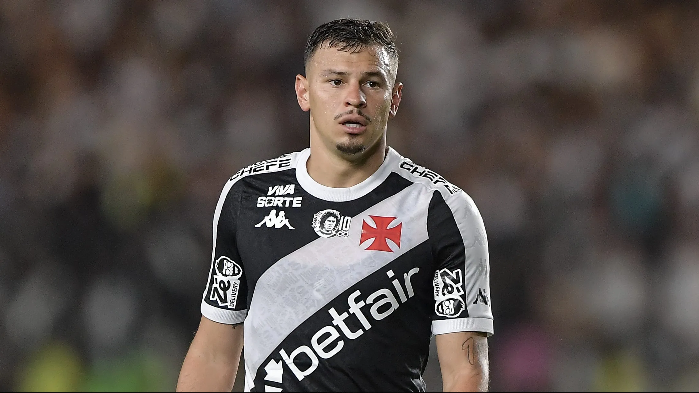 Hugo Moura foi expulso após entrada dura em Dudu - Foto: Thiago Ribeiro/AGIF.