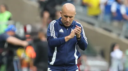 MG - BELO HORIZONTE - 09/11/2025 - BRASILEIRO A 2025, CRUZEIRO X FLUMINENSE - Leonardo Jardim tecnico do Cruzeiro durante partida contra o Fluminense no estadio Mineirao pelo campeonato Brasileiro A 2025. Foto: Gilson Lobo/AGIF