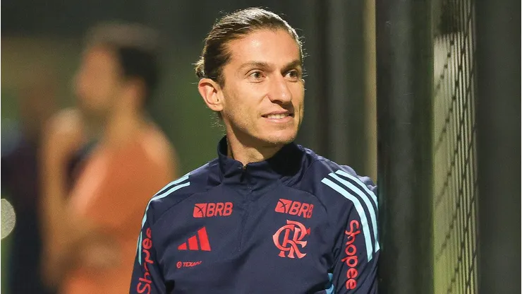 Filipe Luís, técnico do Flamengo, durante treinamento no Catar para o Intercontinental