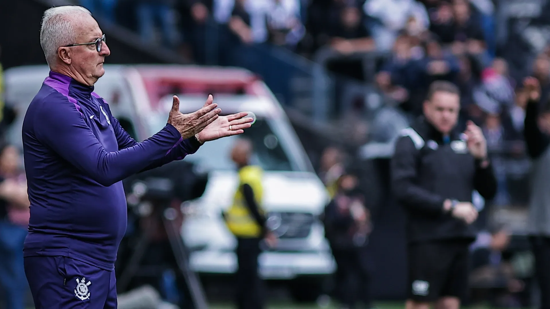 Dorival Jr durante partida do Corinthians em Itaquera – Foto: Fabio Giannelli/AGIF