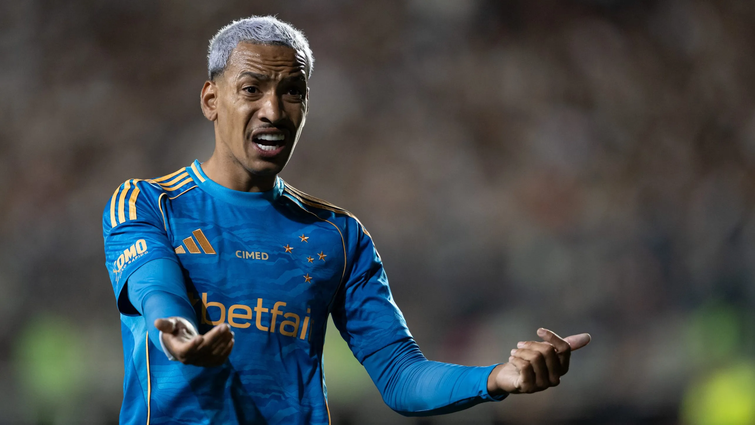 Matheus Pereira em campo pela Raposa. Foto: Jorge Rodrigues/AGIF