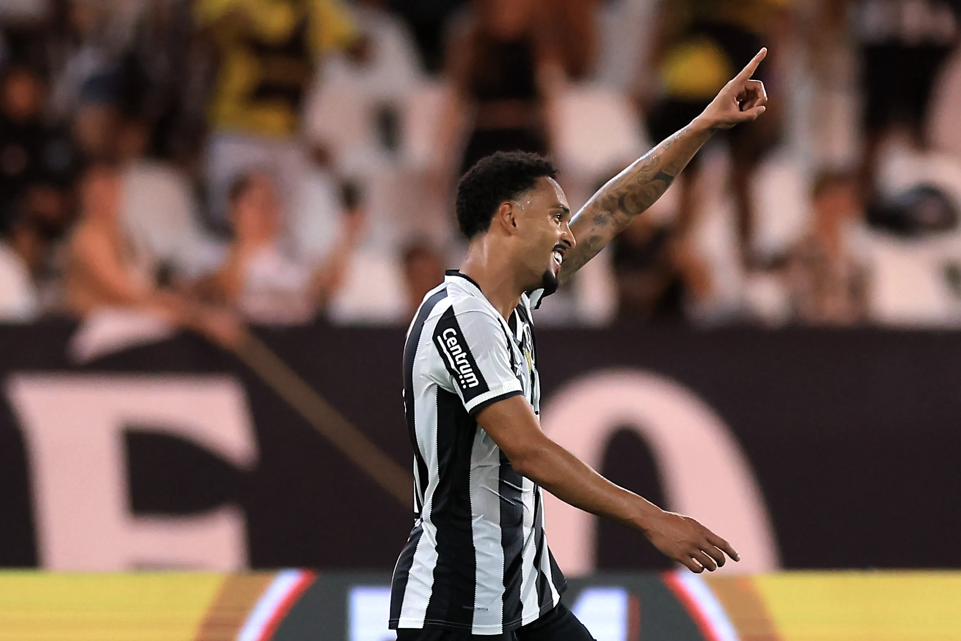 Vitinho do Botafogo comemora gol do Glorioso diante do Fluminense. (Photo by Buda Mendes/Getty Images)