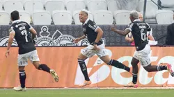 Jordan Barrera jogador do Botafogo comemora seu gol durante partida contra o Corinthians no estadio Arena Corinthians pelo campeonato Brasileiro A 2025. Foto: Joisel Amaral/AGIF