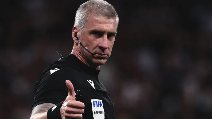 SP - SAO PAULO - 20/11/2025 - BRASILEIRO A 2025, CORINTHIANS X SAO PAULO - O arbitro Anderson Daronco durante partida entre Corinthians e Sao Paulo no estadio Arena Corinthians pelo campeonato Brasileiro A 2025. Foto: Ettore Chiereguini/AGIF