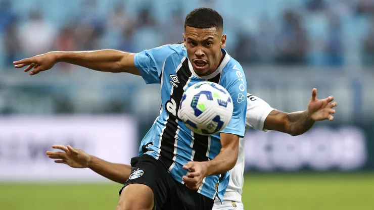 Alysson, atacante do Grêmio em partida pelo campeonato brasileiro (Foto: Pedro H. Tesch/Getty Images)