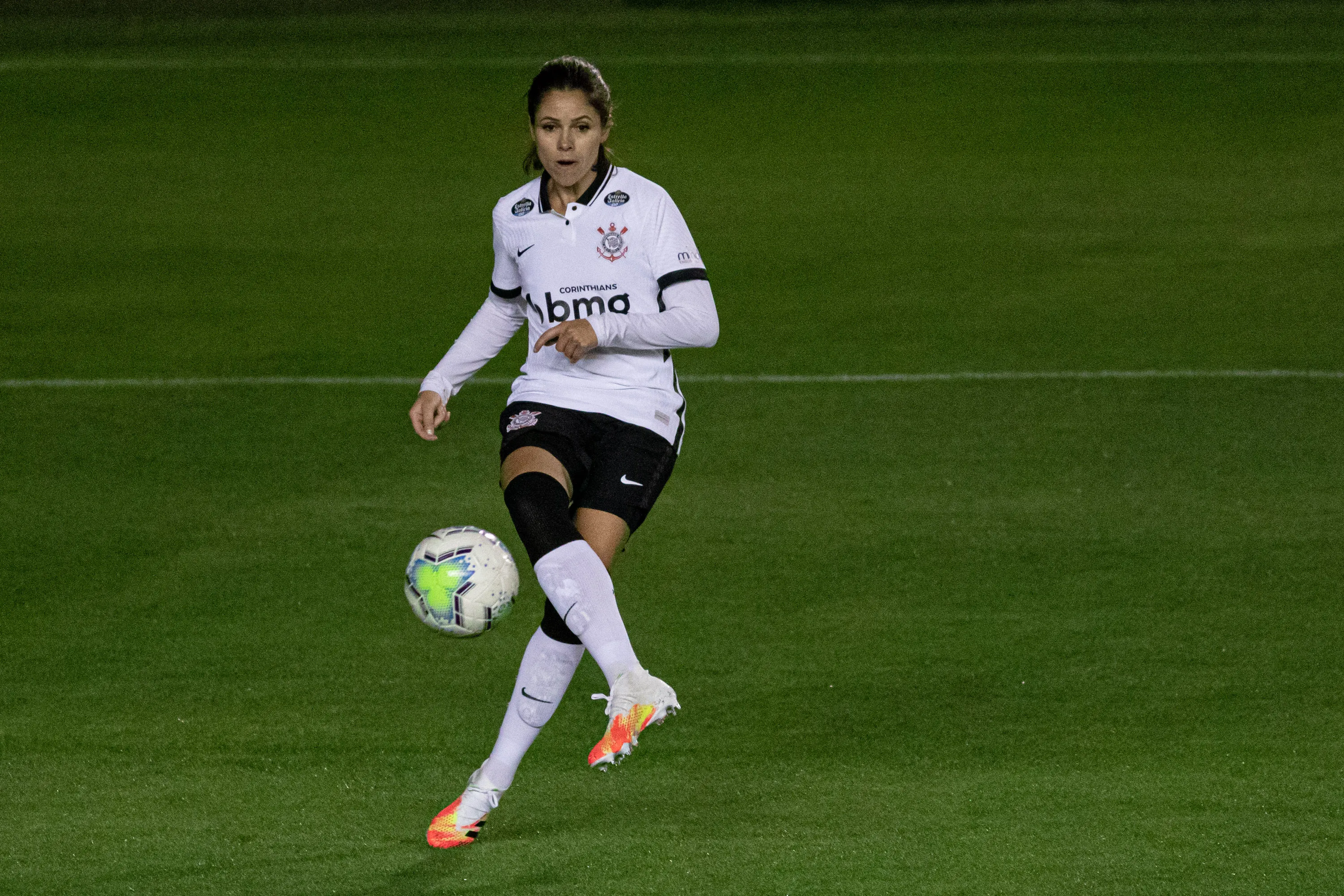 Érika, zagueira do Corinthians. Foto: Rebeca Reis/AGIF