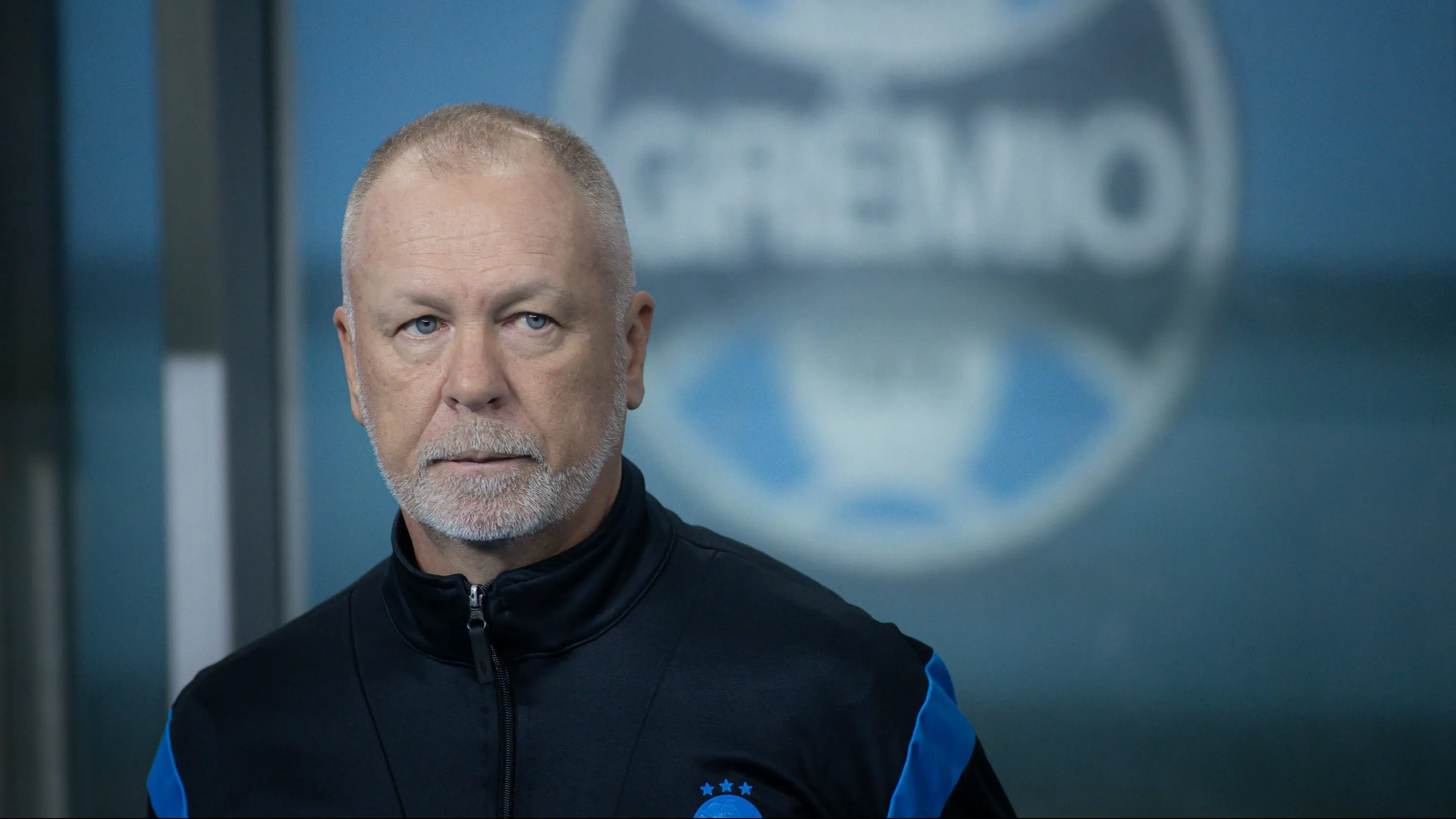 Mano Menezes terá o futuro exposto nesta quarta-feira (10) – Foto: Maxi Franzoi/AGIF