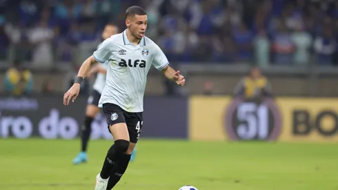 MG - BELO HORIZONTE - 13/07/2025 - BRASILEIRO A 2025, CRUZEIRO X GREMIO - Alysson jogador do Gremio durante partida contra o Cruzeiro no estadio Mineirao pelo campeonato Brasileiro A 2025. Foto: Gilson Lobo/AGIF