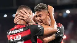 RJ - RIO DE JANEIRO - 03/12/2025 - BRASILEIRO A 2025, FLAMENGO X CEARA - Samuel Lino jogador do Flamengo comemora seu gol com Carrascal jogador da sua equipe durante partida contra o Ceara no estadio Maracana pelo campeonato Brasileiro A 2025. Foto: Jorge Rodrigues/AGIF