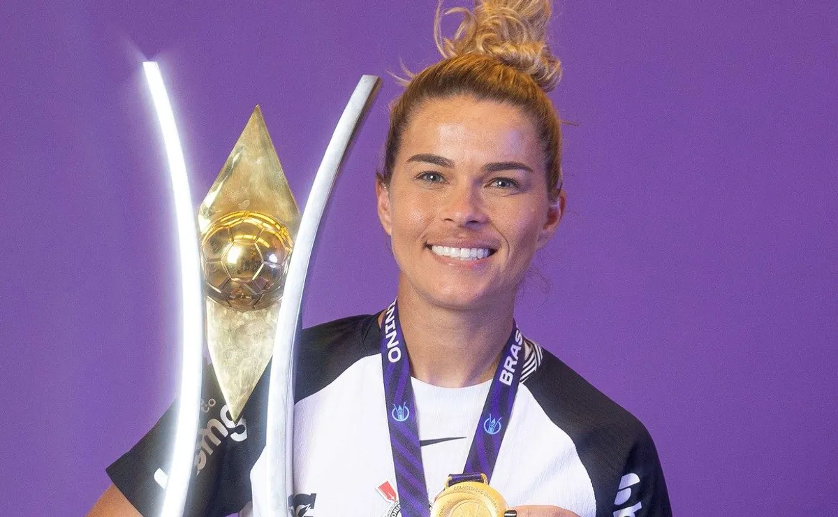 Lateral Tamires segue no Corinthians feminino até temporada 2027