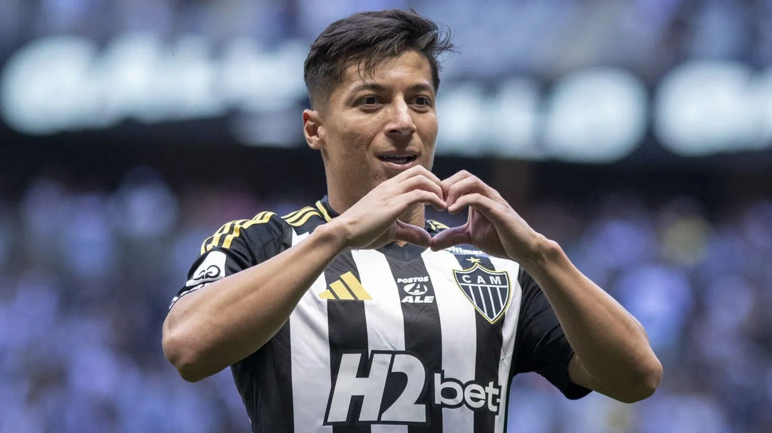 Alan Franco interessa ao River Plate - Foto: Fernando Moreno/AGIF.