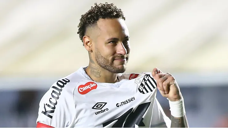 Neymar tem permanência incerta no Santos.