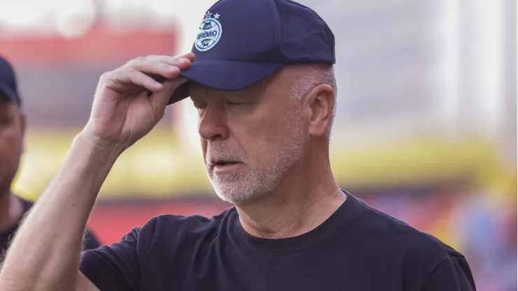 Mano Menezes comunicou sua saída do Grêmio.