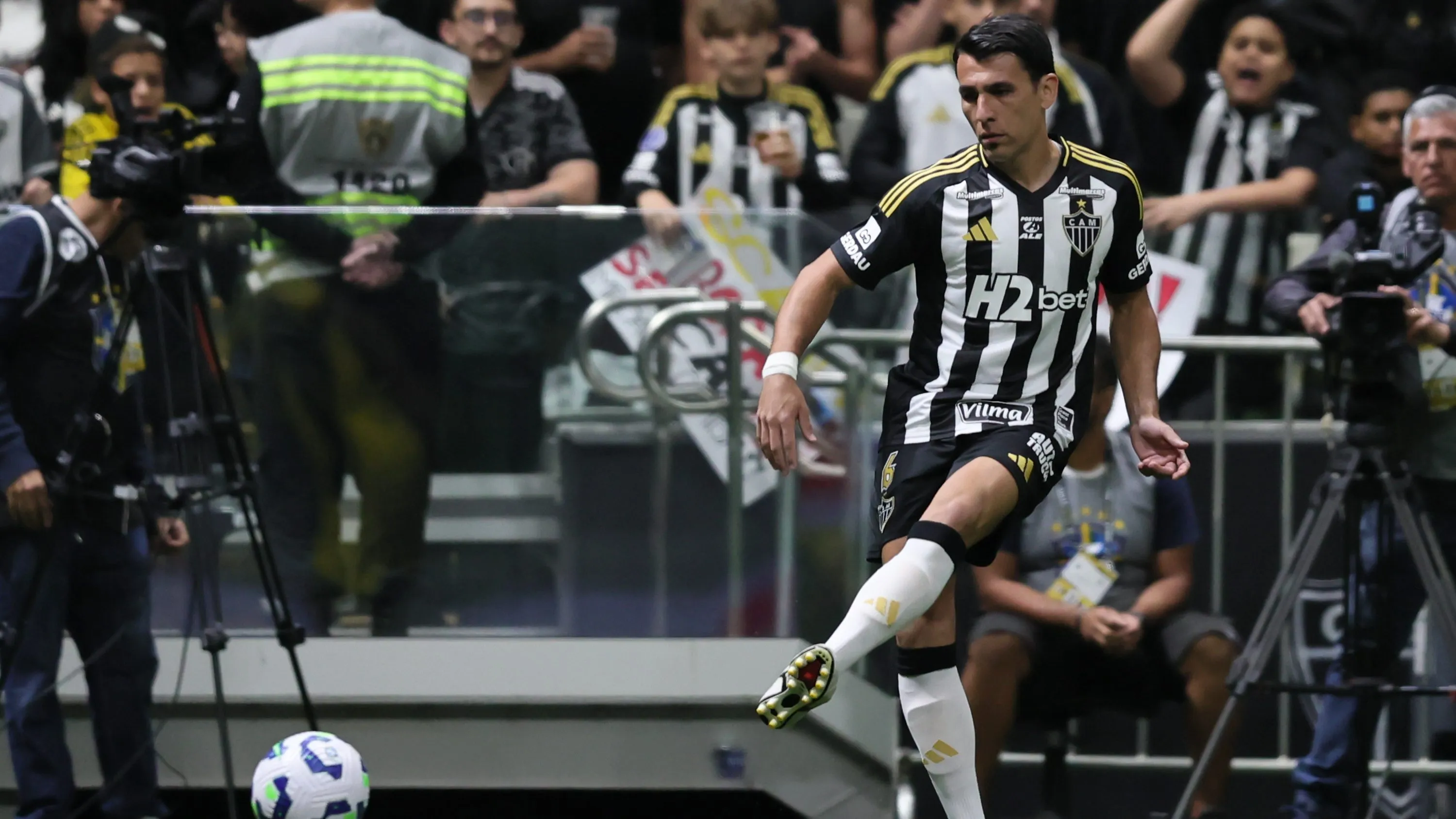 Alonso em ação pelo Atlético – Foto: Gilson Lobo/AGIF