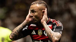 MG - BELO HORIZONTE - 06/08/2025 - COPA DO BRASIL 2025, ATLETICO-MG X FLAMENGO - Cebolinha jogador do Flamengo comemora seu gol com jogadores do seu time durante partida contra o Atletico-MG no estadio Arena MRV pelo campeonato Copa Do Brasil 2025. Foto: Mateus Dutra/AGIF