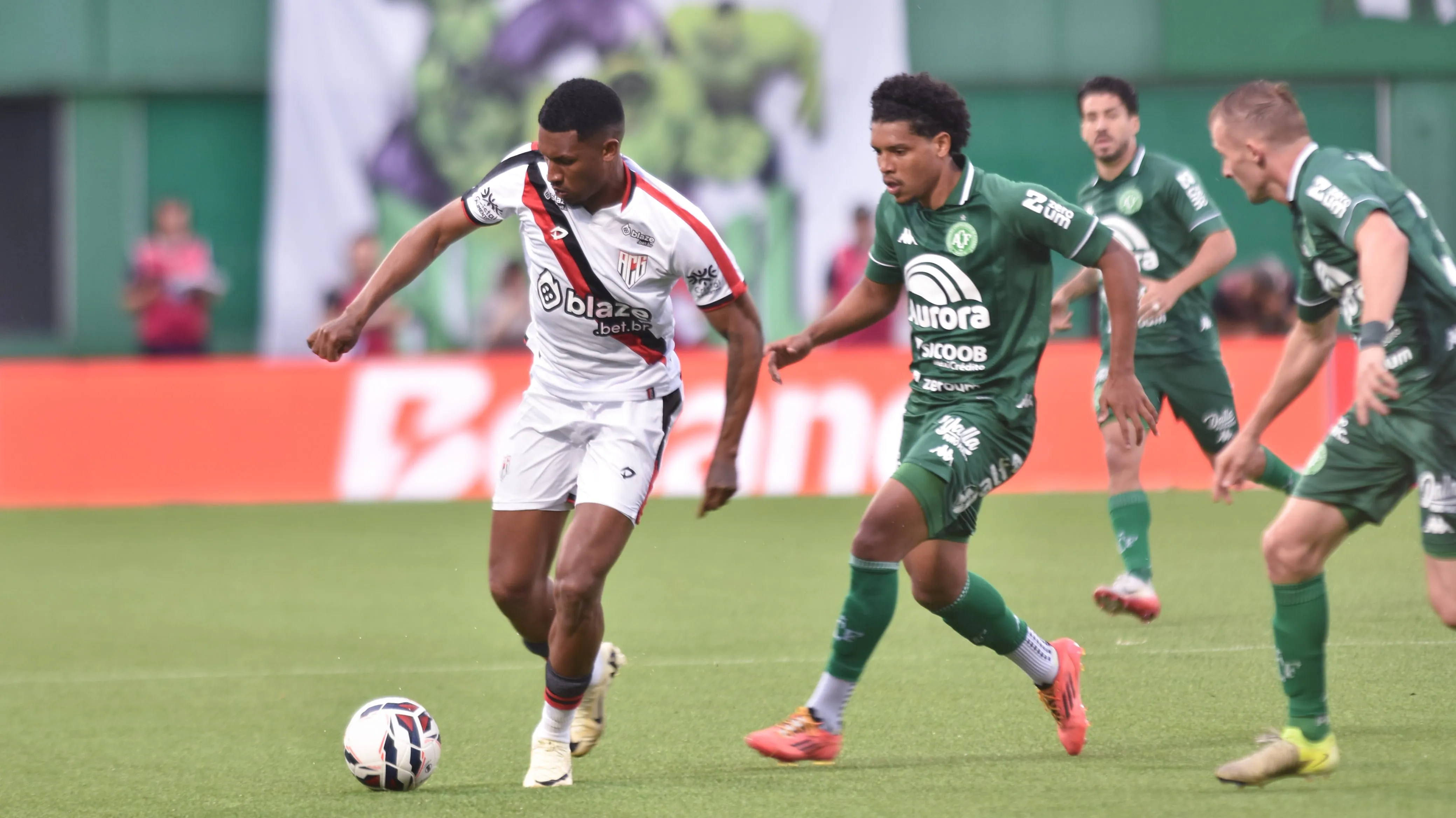 Lelê foi bem pelo Atlético-GO - Foto: Renato Padilha/AGIF.