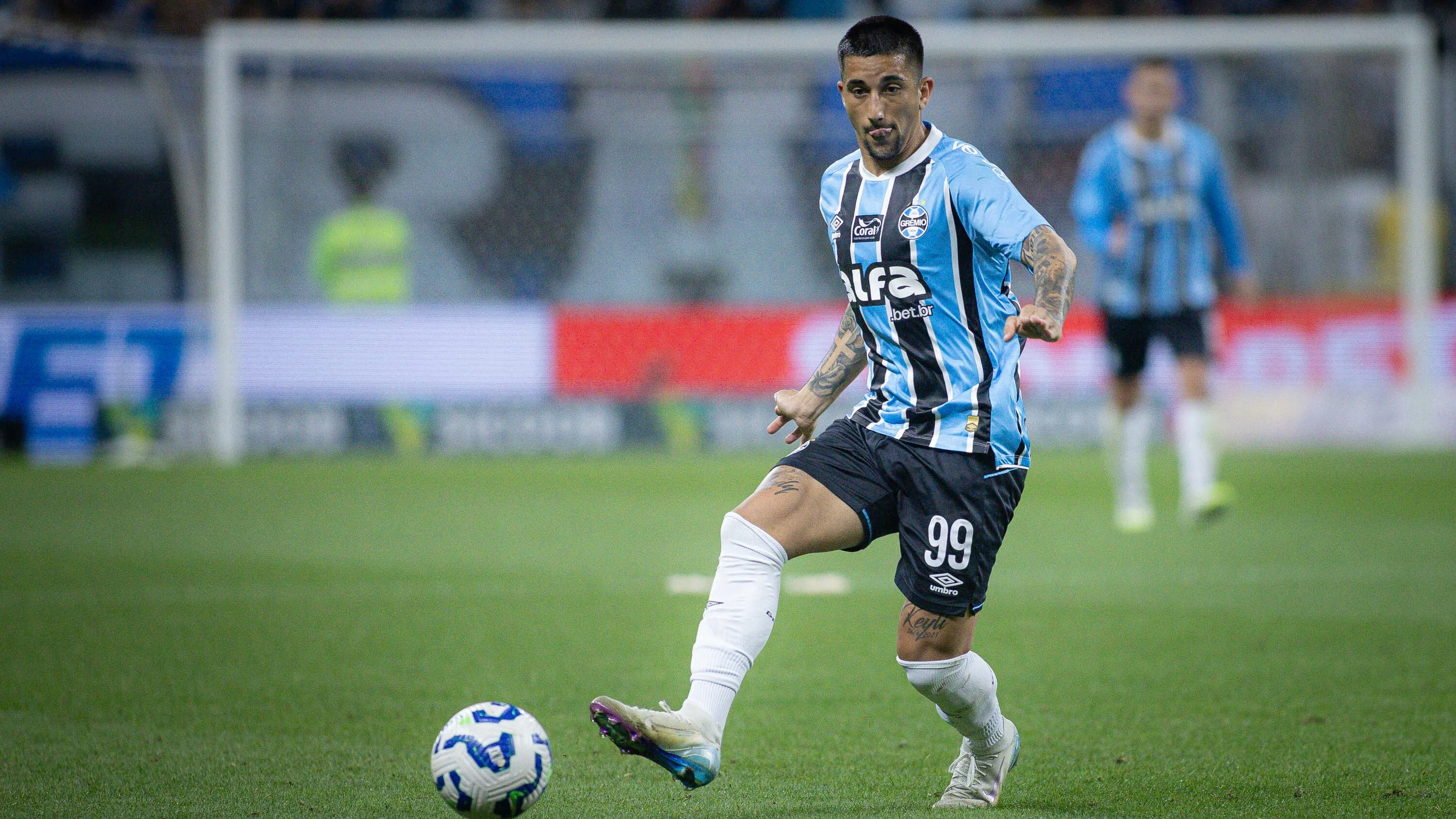 Kike Olivera decepcionou no Grêmio - Foto: Maxi Franzoi/AGIF.