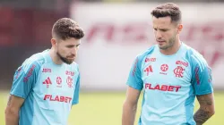 Saúl (à direita) tem jogado com dores no tendão de Aquiles e pode operar após o Intercontinental - Foto: Adriano Fontes/CRF