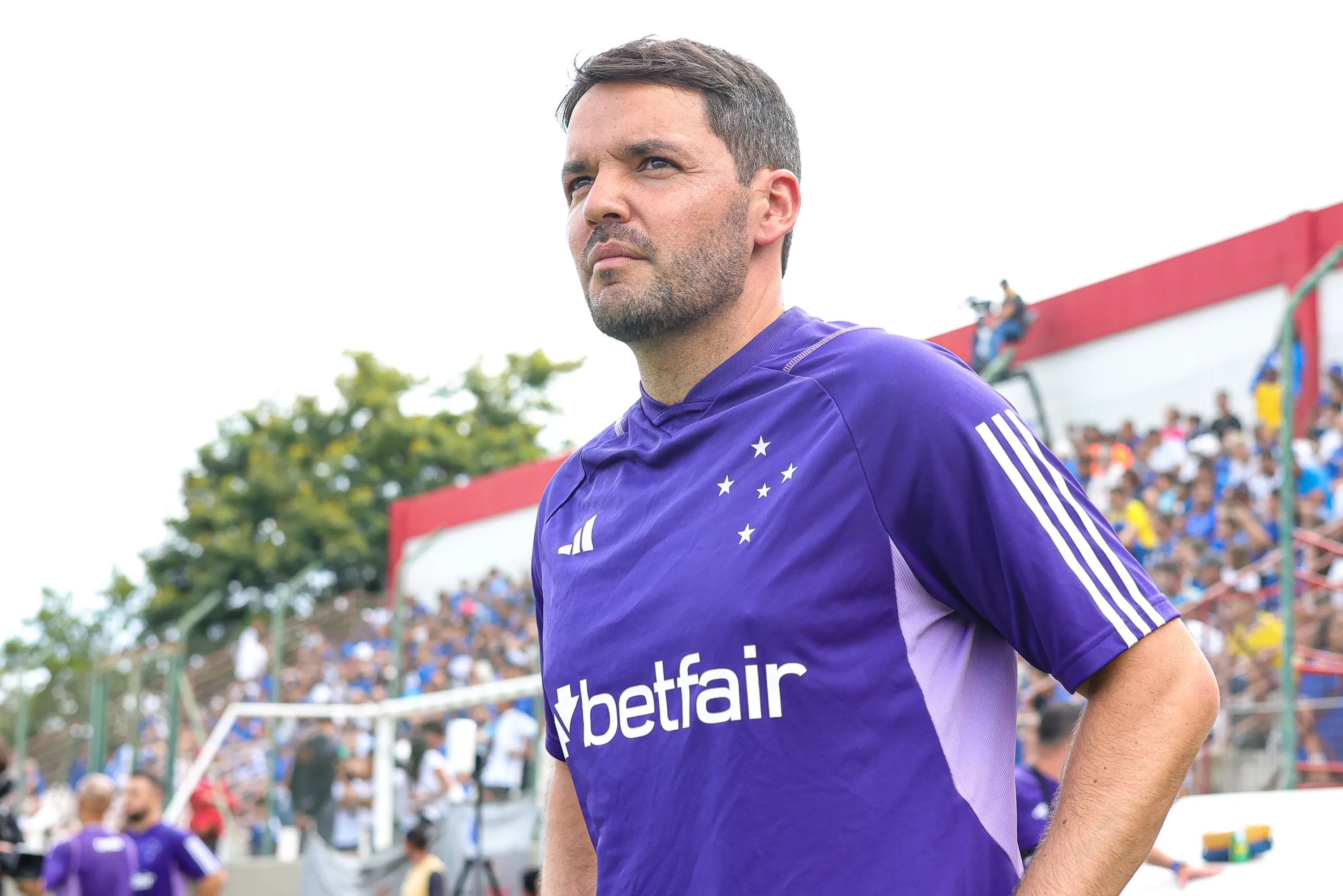 Larcamón não se destacou no Cruzeiro. Foto: Gilson Lobo/AGIF