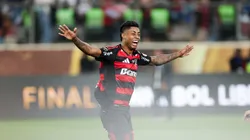 Bruno Henrique jogador do Flamengo comemora conquista da Copa Libertadores. Fotos: Gilvan de Souza/Flamengo