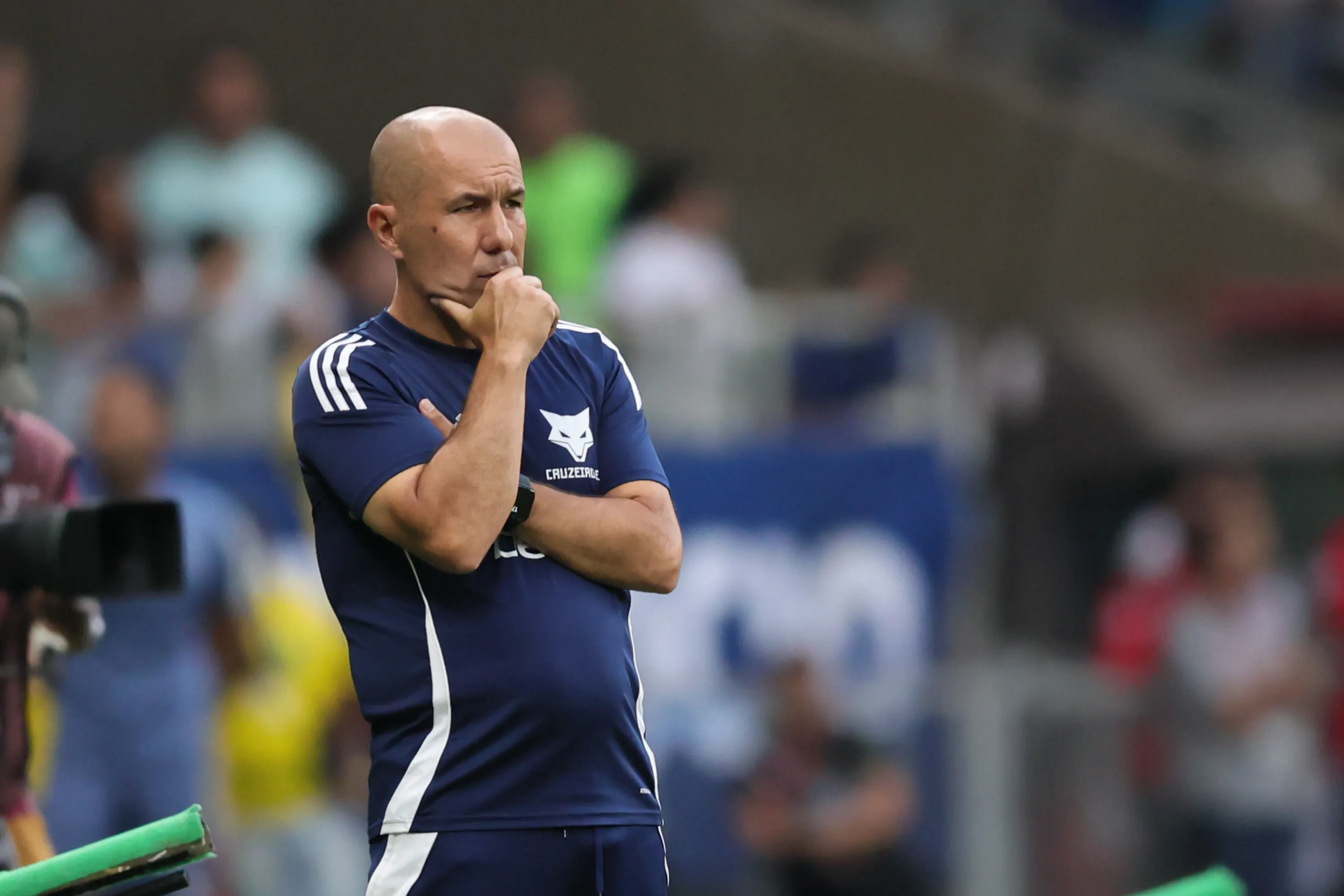 Leonardo Jardim pode conquistar o título pela Raposa. Foto: Gilson Lobo/AGIF 