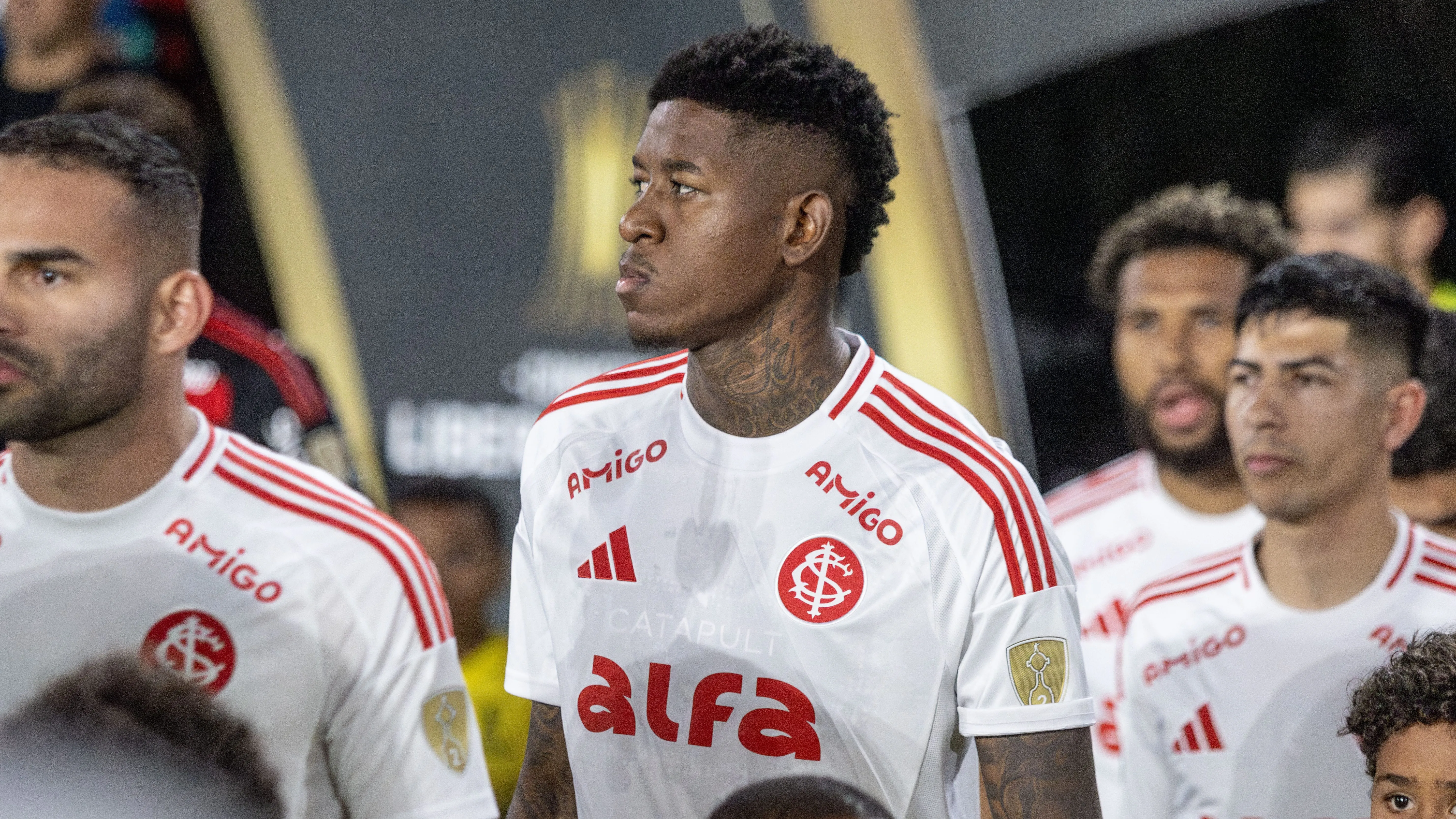 Vitão, zagueiro do Internacional, durante partida válida pelo Campeonato Brasileiro – Foto: Lucas Gabriel Cardoso/AGIF