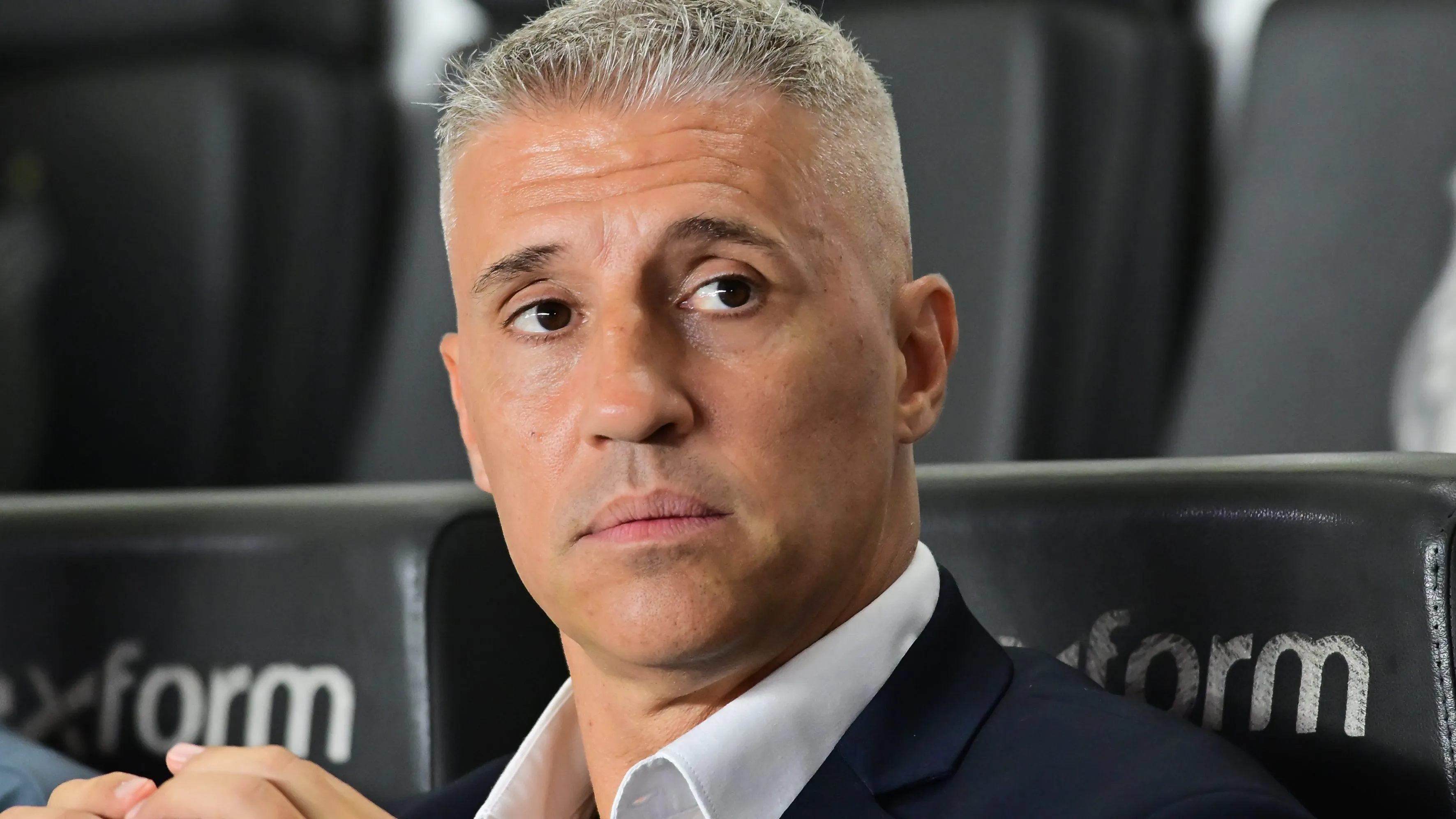 SP – SANTOS – 03/12/2025 – BRASILEIRO A 2025, SAO PAULO X INTERNACIONAL – Hernan Crespo tecnico do Sao Paulo durante partida contra o Internacional no estadio Vila Belmiro pelo campeonato Brasileiro A 2025.  Foto: Jota Erre/AGIF