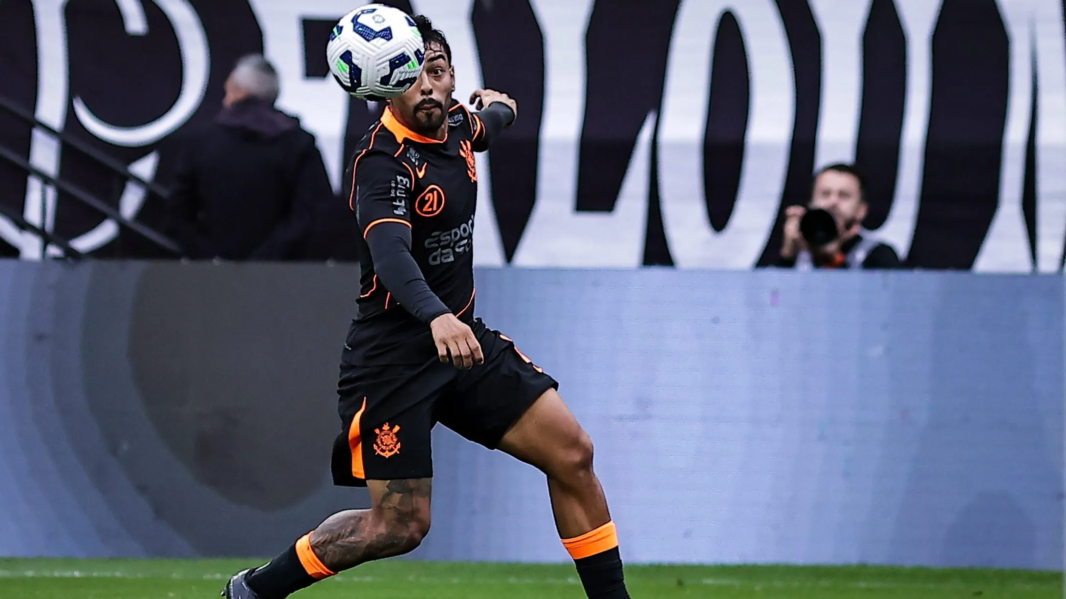 SP – SAO PAULO – 09/11/2025 – BRASILEIRO A 2025, CORINTHIANS X CEARA – Matheus Bidu jogador do Corinthians durante partida contra o Ceara no estadio Arena Corinthians pelo campeonato Brasileiro A 2025. Foto: Fabio Giannelli/AGIF