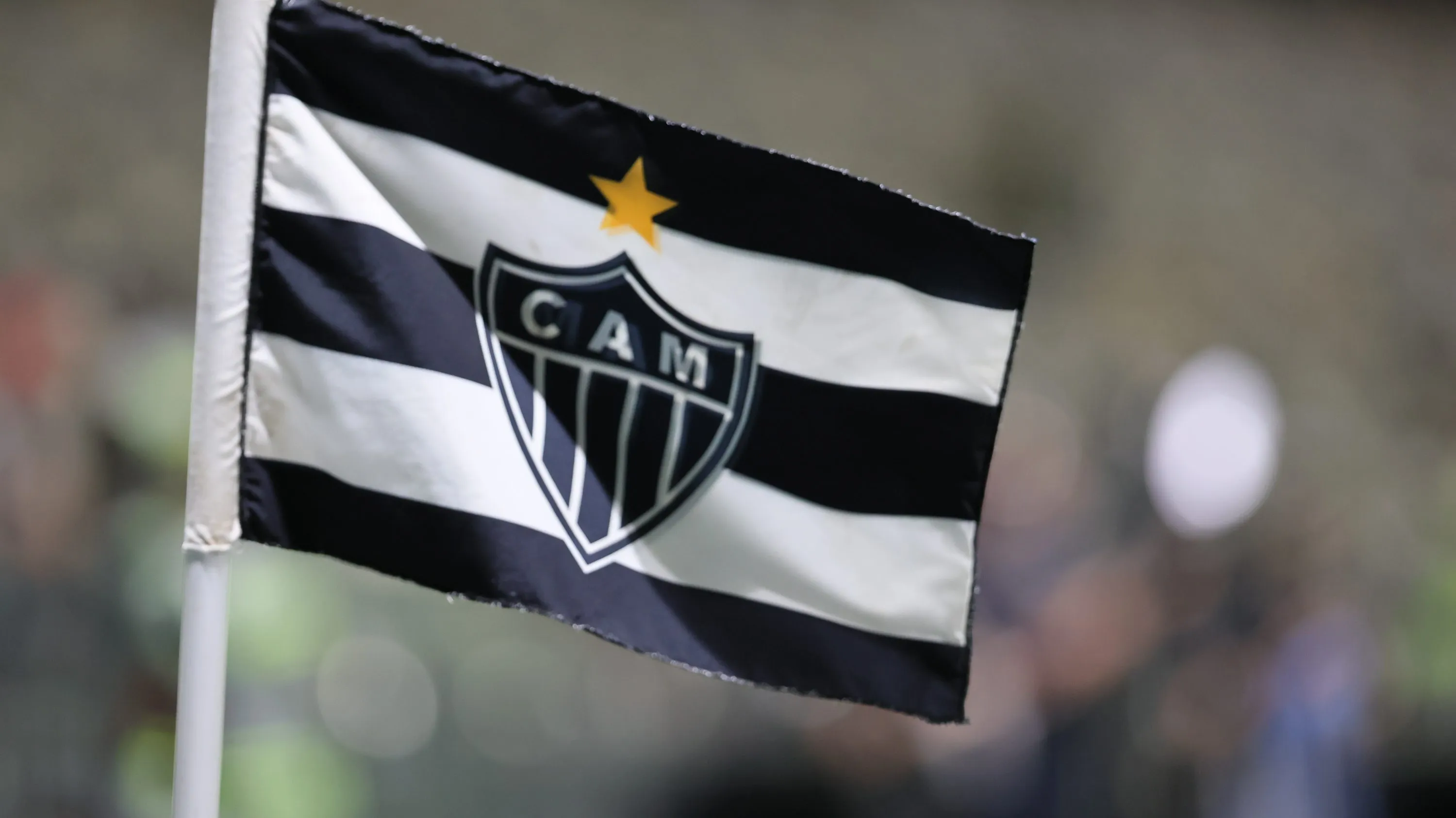 MG – BELO HORIZONTE – 15/10/2025 – BRASILEIRO A 2025, ATLETICO-MG X CRUZEIRO – Vista da Bandeira do Atletico no estadio Arena MRV para partida entre Atletico-MG e Cruzeiro pelo campeonato Brasileiro A 2025. Foto: Gilson Lobo/AGIF