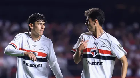 – Ferraresi e Rodriguinho jogadores do Sao Paulo durante partida contra o Atletico Nacional