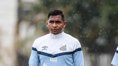 Morelos volta de empréstimo, mas não fica no Peixe em 2026.