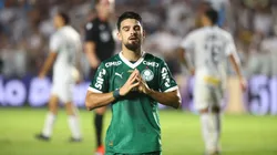 SP - SANTOS - 15/11/2025 - BRASILEIRO A 2025, SANTOS X PALMEIRAS - Flaco Lopez jogador do Palmeiras lamenta durante partida contra o Santos no estadio Vila Belmiro pelo campeonato Brasileiro A 2025. Foto: Mauricio De Souza/AGIF
